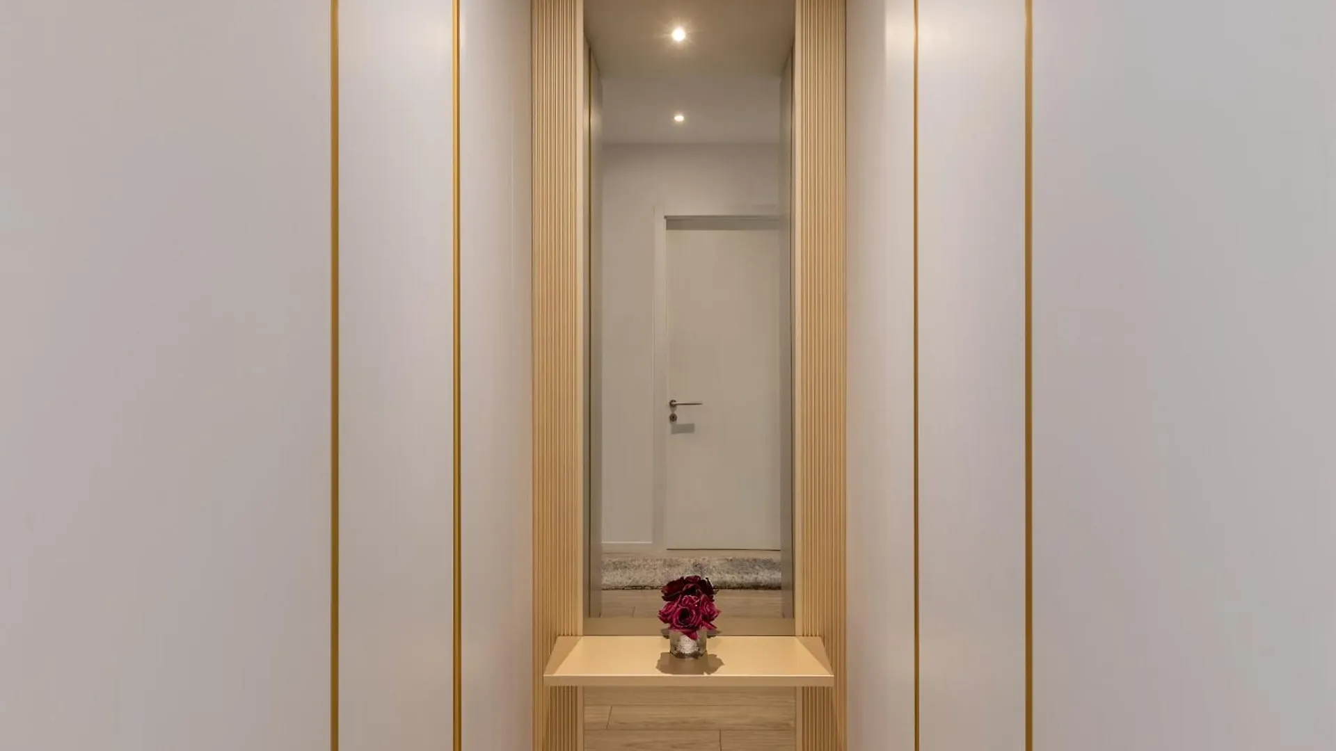 Urbanstay Suites - Herastrau Luxury Suite Бухарест