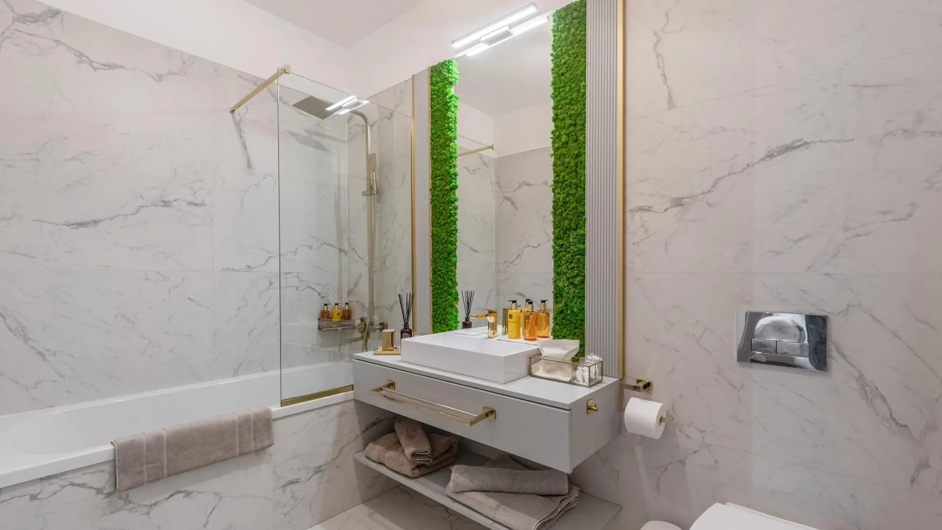 Urbanstay Suites - Herastrau Luxury Suite Бухарест
