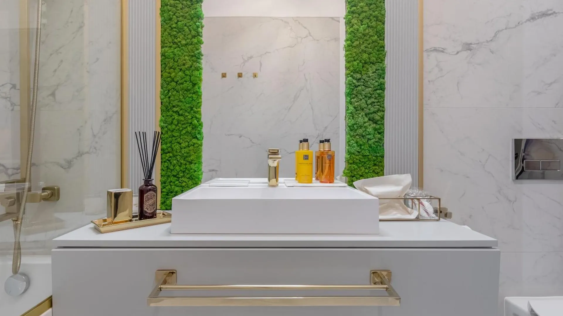 Апартаменты Urbanstay Suites - Herastrau Luxury Suite Бухарест